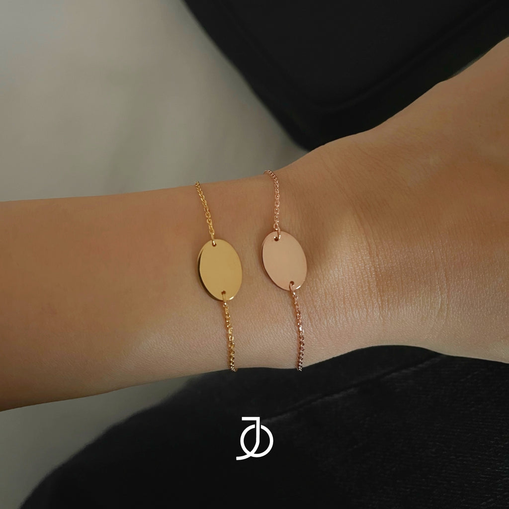 JO Oval Disc With Thin Bracelet